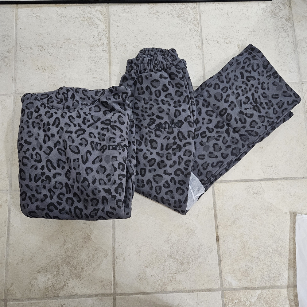 Comfrt Minimalist Steel Gray Leopard Print Lounge Set Medium/small